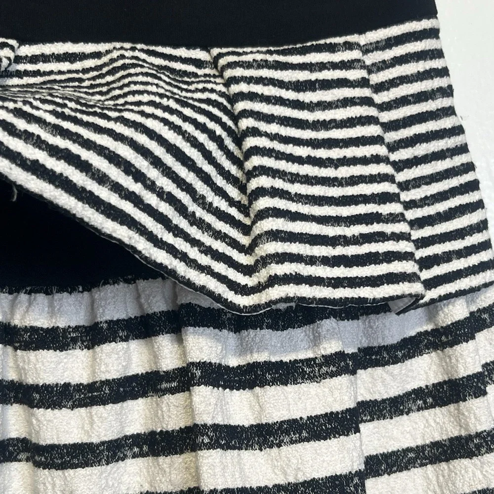 BCBGMAXAZRIA Piper V-Neck Peplum Mini Dress Deep‎ Back  Sz 4 Festival Striped